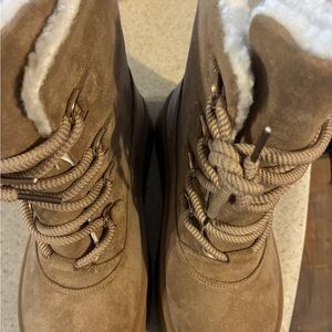 Women's Tan lace up boots faux fur lining size 38/7